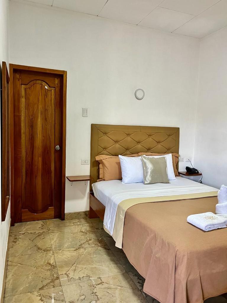 Fitzcarrald Hotel Икитос Экстерьер фото